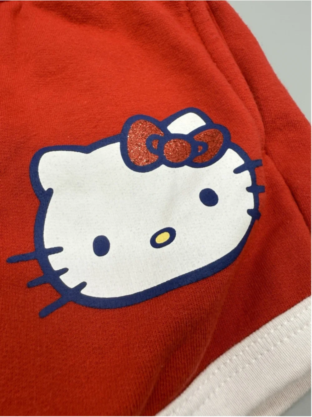 Hello Kitty by Sanrio no holes